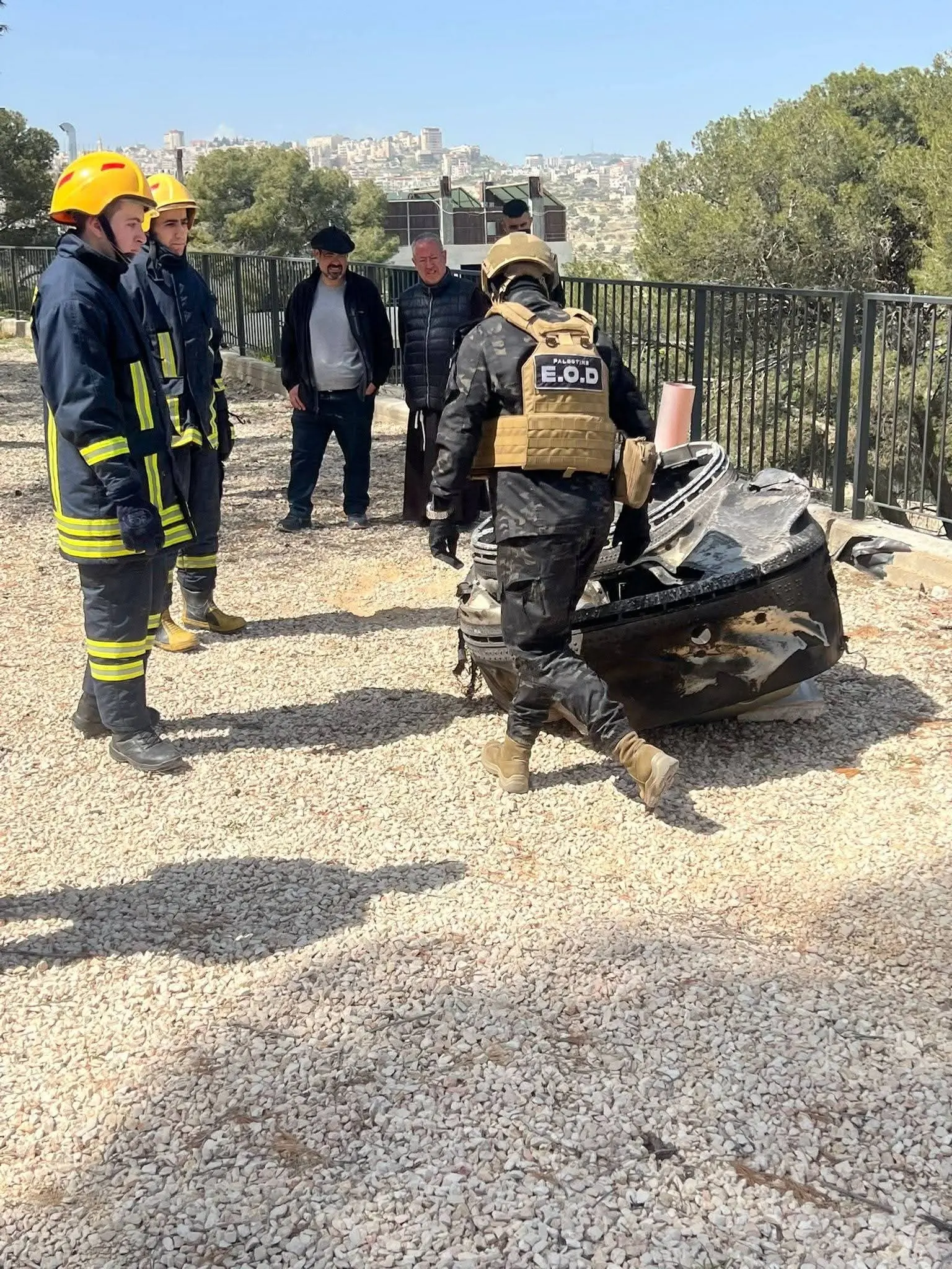 الشرطة تتعامل مع شظايا صاروخية سقطت في بيت ساحور